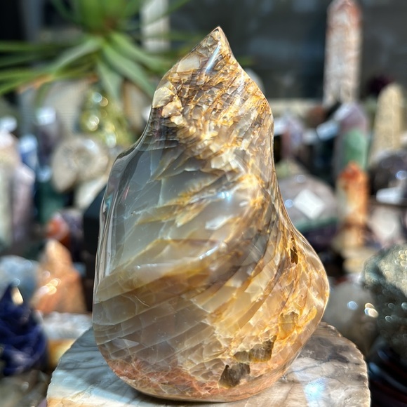 🎄SALE🎄Peach Moonstone Crystal Flame Carving With Flash! - Picture 5 of 12